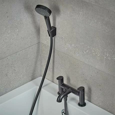 Hansgrohe Vernis Blend Bath Shower Mixer with Kit - Matt Black - 71461670 5 Hansgrohe Vernis Blend Bath Shower Mixer with Kit - Matt Black - 71461670 - Image 3