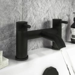 Arezzo Fluted Round Matt Black Bath Filler Tap
