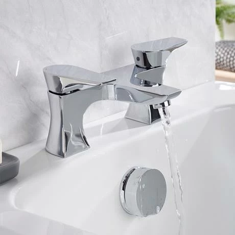 Bristan - Hourglass Contemporary Bath Filler - Chrome - HOU-BF-C 4 Bristan - Hourglass Contemporary Bath Filler - Chrome - HOU-BF-C - Image 2
